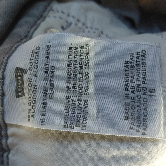 Levi's Slender Straight 526 Jeans - Picture 4 of 11